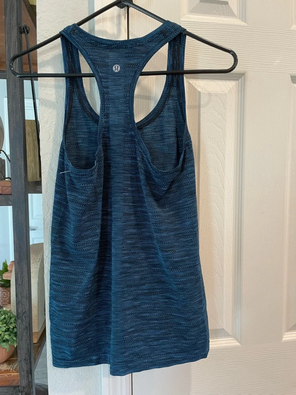 Lululemon Athletica Swiftly tech Blue black mini Stripe Racerback Tank Top sz 6